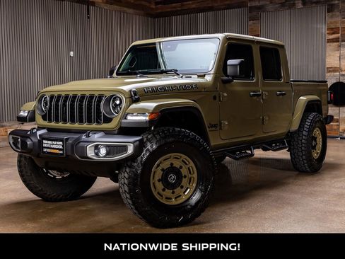 Used 2025 Jeep Gladiator Sport AWD/4WD image 4