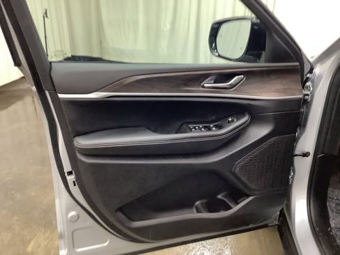 New 2026 Jeep Grand Cherokee Altitude AWD/4WD image 12