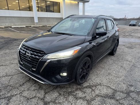 Used 2024 Nissan Kicks SR image 3