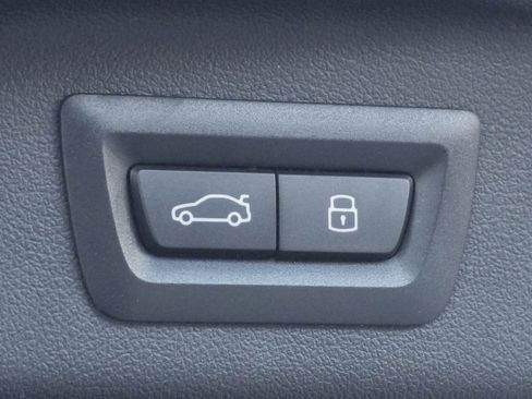 Certified 2025 BMW X7 M60i image 36