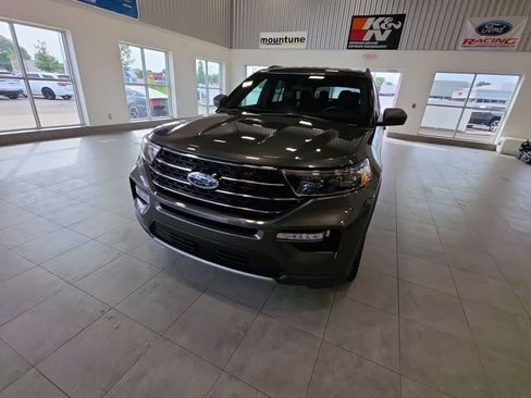 Used 2020 Ford Explorer XLT w/ Equipment Group 202A AWD/4WD image 2