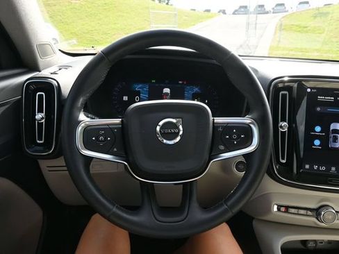 Used 2023 Volvo XC40 B5 Plus w/ Protection Package Premier AWD/4WD image 15
