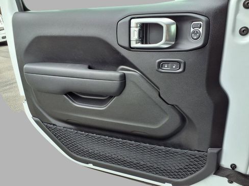 New 2026 Jeep Wrangler Unlimited Rubicon AWD/4WD image 18