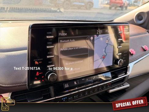 Used 2023 Toyota Sienna Platinum image 23