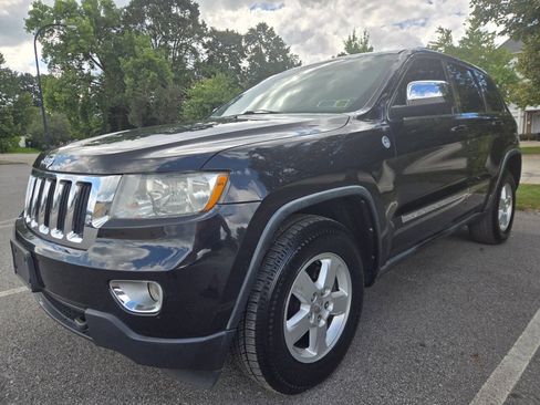 Used 2012 Jeep Grand Cherokee Laredo w/ Laredo E Group AWD/4WD image 2