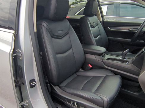 Certified 2018 Cadillac XT5 Luxury w/ Driver Awareness Package image 30