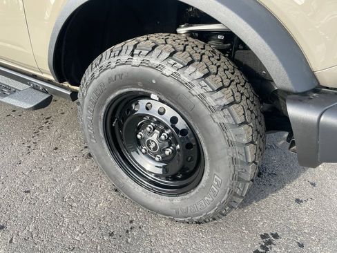 New 2026 Ford Bronco Big Bend w/ Black Diamond Package AWD/4WD image 3