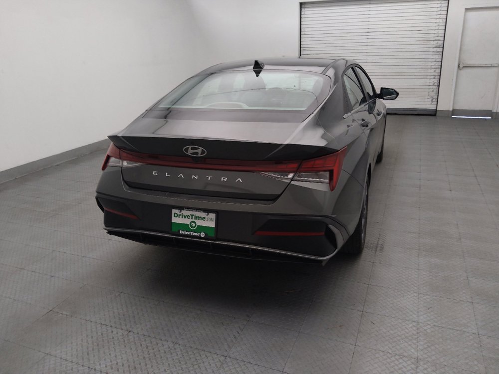 Used 2025 Hyundai Elantra SEL FWD image 7
