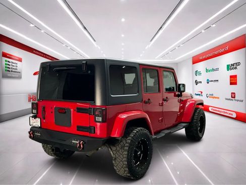 Used 2015 Jeep Wrangler Unlimited Sahara AWD/4WD image 8