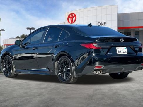 Used 2025 Toyota Camry SE w/ Convenience Package FWD image 8