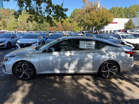 New 2025 Nissan Altima 2.5 SR image 4