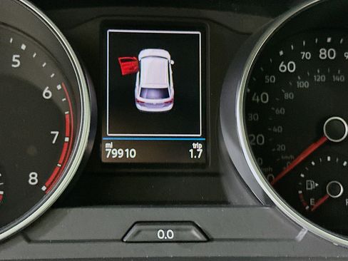 Used 2018 Volkswagen Tiguan SE image 19