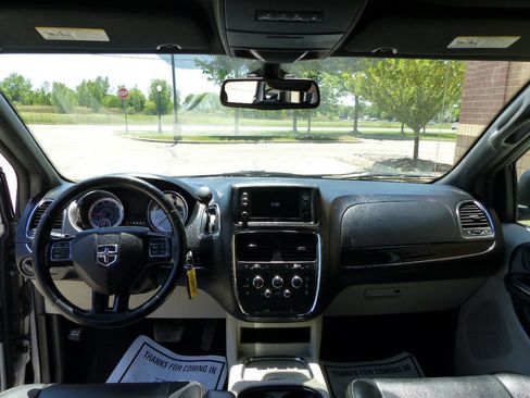Used 2019 Dodge Grand Caravan SXT FWD image 37