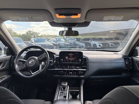 Used 2025 Nissan Pathfinder SV FWD image 18
