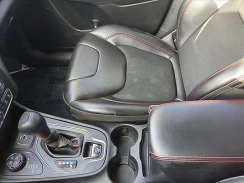 Used 2019 Jeep Cherokee Trailhawk w/ Comfort/Convenience Group image 15