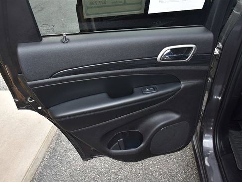 Used 2020 Jeep Grand Cherokee Altitude image 23