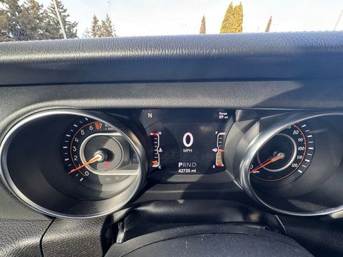 Used 2022 Jeep Wrangler Unlimited Sahara w/ Cold Weather Group image 22