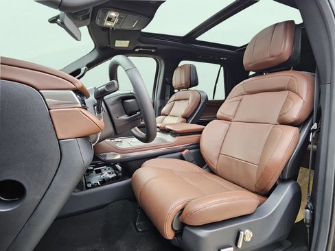 New 2025 Lincoln Navigator L Reserve image 13