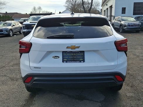 Used 2024 Chevrolet Trax LS w/ LS Convenience Package image 7