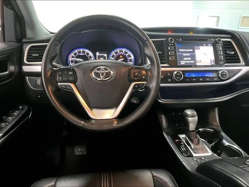 Used 2019 Toyota Highlander SE image 13