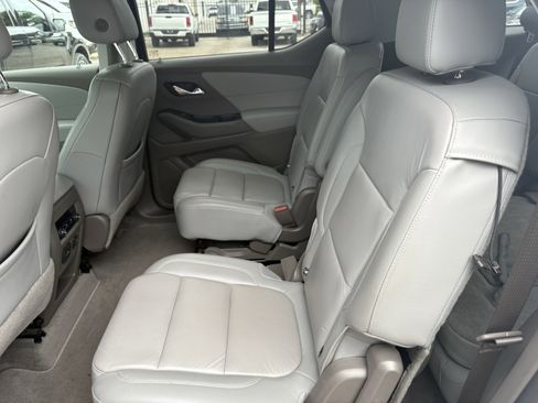 Used 2020 Chevrolet Traverse LT w/ LT Premium Package image 9