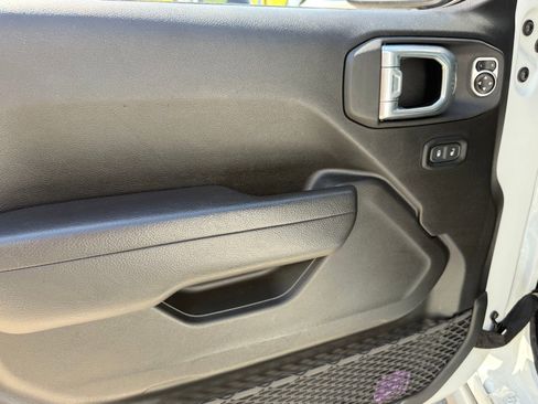 Used 2024 Jeep Wrangler Unlimited Rubicon image 23