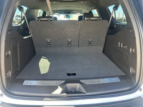 Used 2023 Chevrolet Suburban Premier image 5