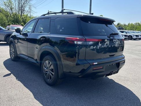 New 2026 Nissan Pathfinder SV w/ SV Premium Package FWD image 5