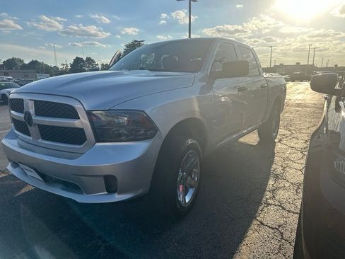 Used 2017 RAM 1500 Express AWD/4WD image 3