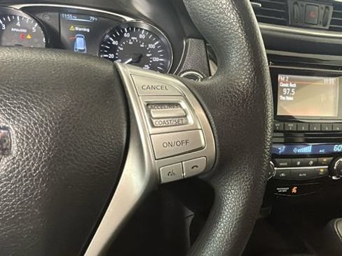 Used 2015 Nissan Rogue SV AWD/4WD image 17