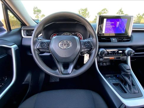 Used 2023 Toyota RAV4 LE image 5