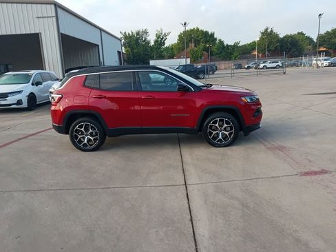 Used 2025 Jeep Compass Limited image 7