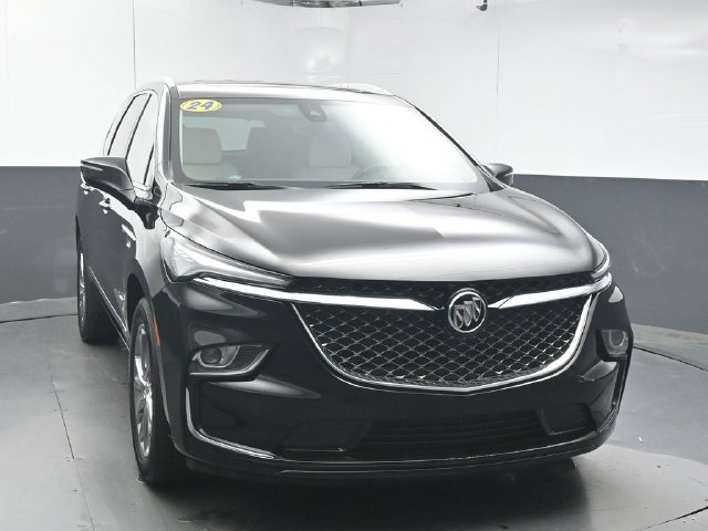 Used 2024 Buick Enclave Avenir FWD image 2
