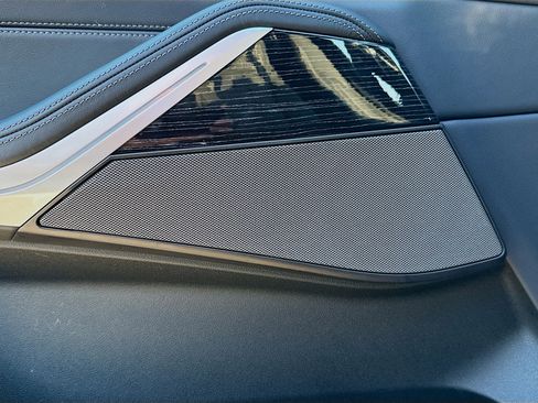 Used 2025 BMW X7 M60i image 26