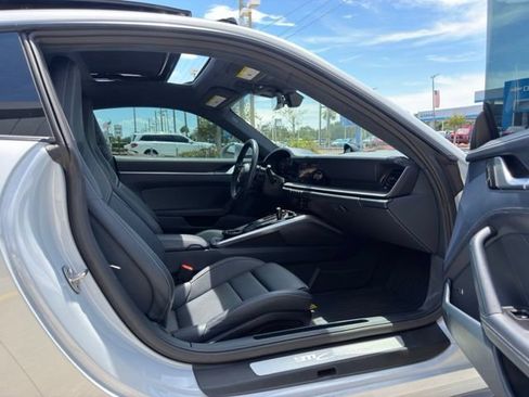 Used 2025 Porsche 911 Carrera RWD image 8
