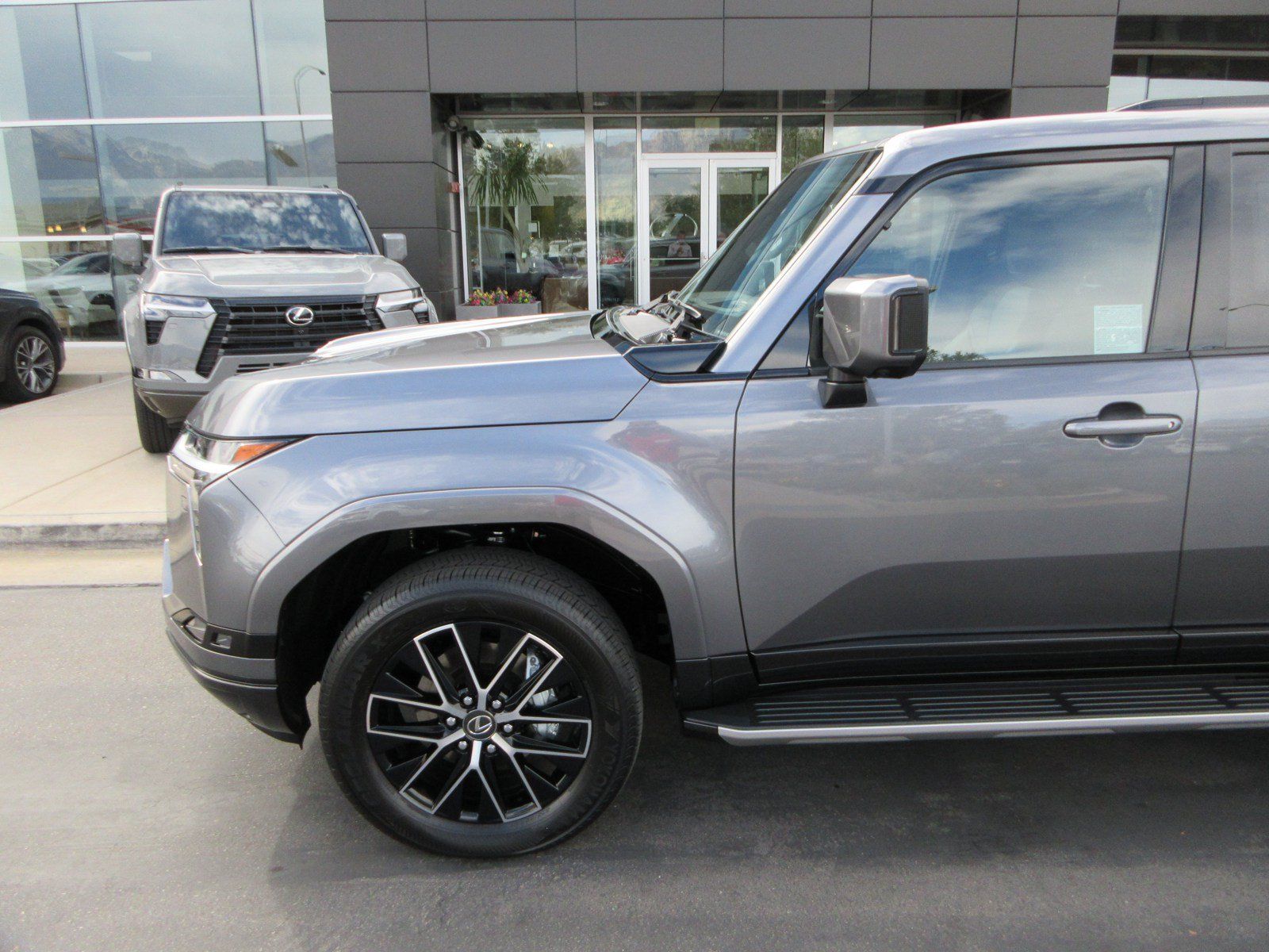 Used 2026 Lexus GX 550 w/ Cold Area Package AWD/4WD image 2