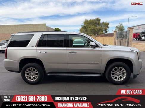 Used 2017 GMC Yukon SLT AWD/4WD image 9