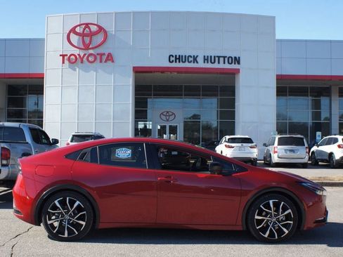 Used 2025 Toyota Prius Base image 1