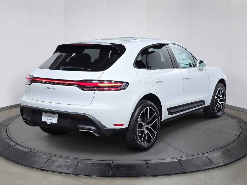 Certified 2026 Porsche Macan AWD/4WD image 7
