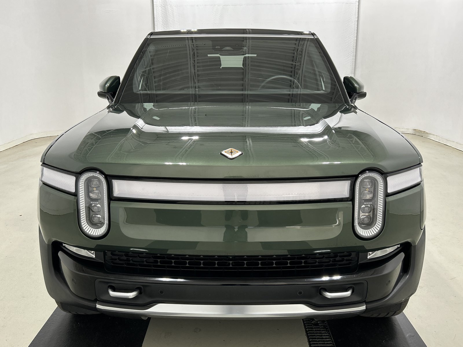 Used 2024 Rivian R1S Adventure Quad AWD/4WD image 8