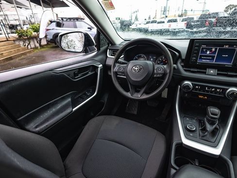 Used 2022 Toyota RAV4 LE image 21