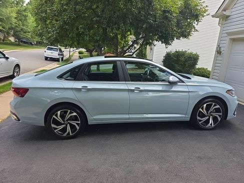 Used 2025 Volkswagen Jetta SEL FWD image 21