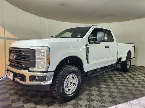 New 2026 Ford F250 XL w/ XL Off-Road Package image 3