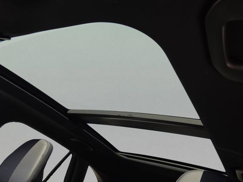 Used 2026 Mercedes-Benz GLC 300 image 26