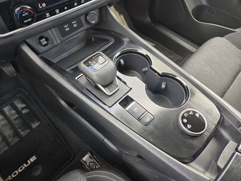 Used 2025 Nissan Rogue SV image 28