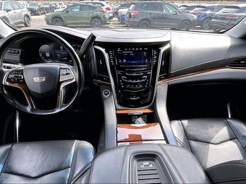 Used 2019 Cadillac Escalade Luxury image 15
