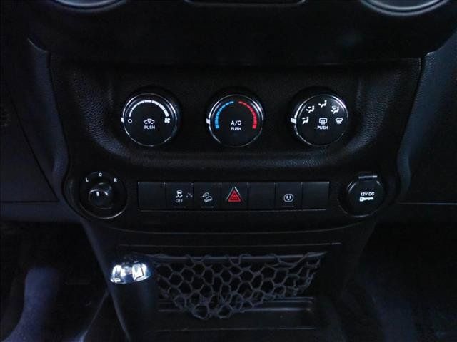 Used 2017 Jeep Wrangler Unlimited Rubicon AWD/4WD image 18