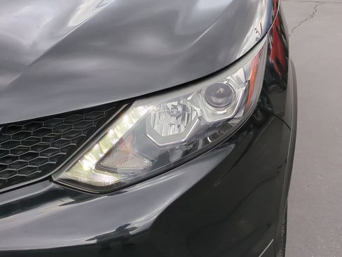 Used 2017 Nissan Rogue Sport SL w/ SL Premium Package image 12