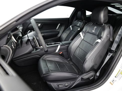 Used 2021 Ford Mustang Shelby GT500 w/ Technology Package RWD image 5