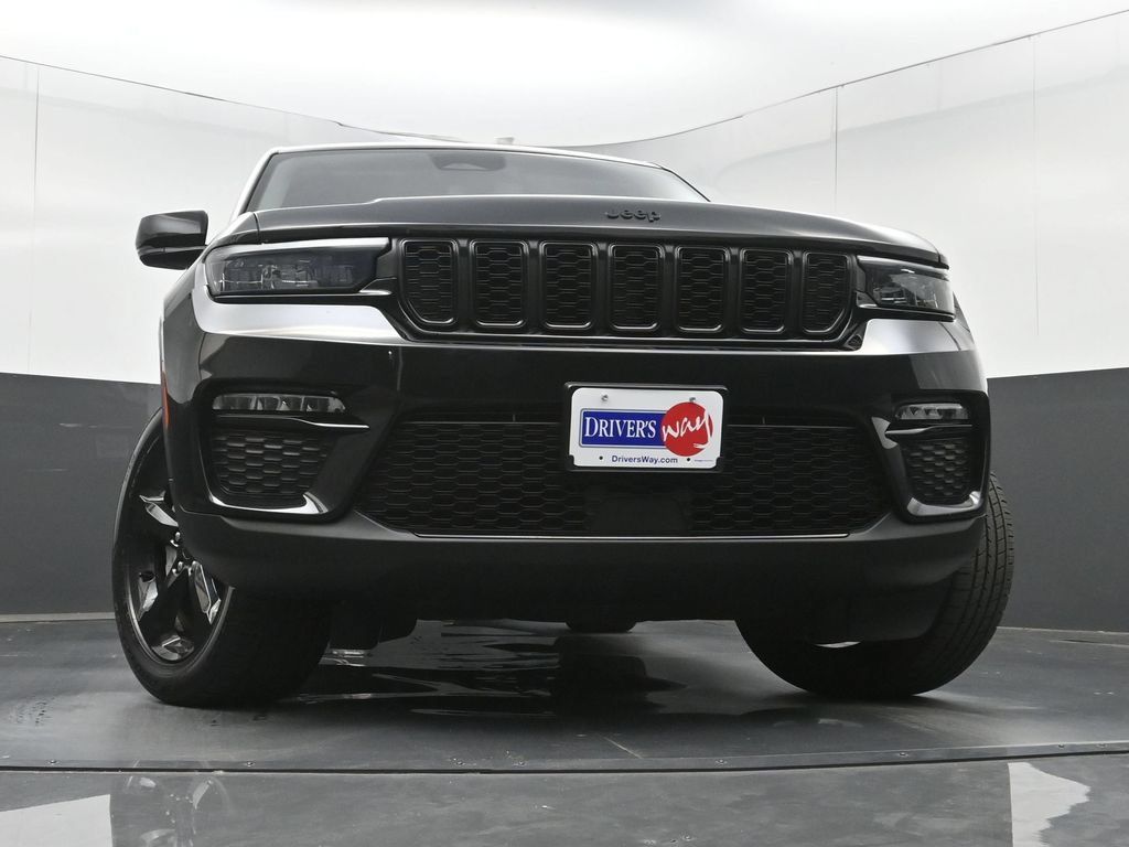 Used 2023 Jeep Grand Cherokee Limited w/ Black Appearance Package AWD/4WD image 29